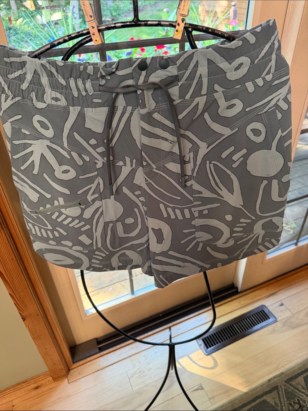 Indyeva Sahra II Rosemary Cyclone Print Print Drawstring Hiking 6” Shorts
